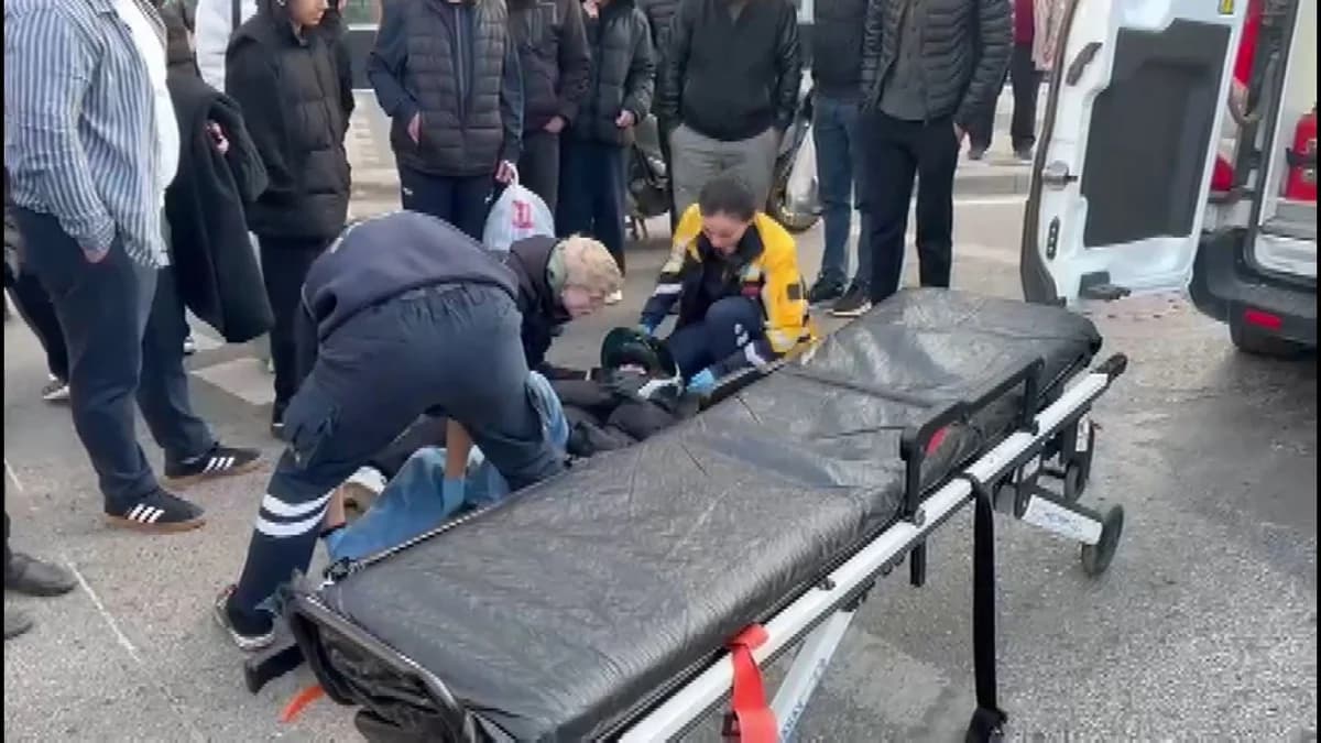 Sancaktepe’de Motosiklet Kazası: İki Kişi Yaralandı