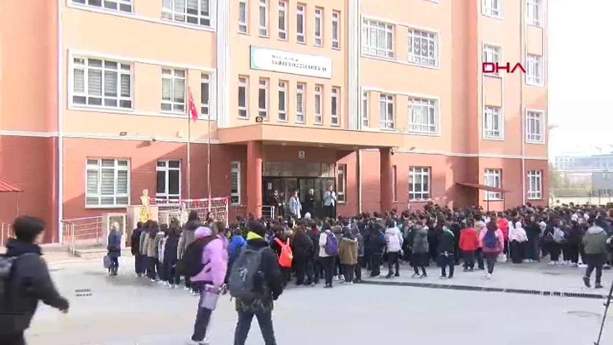 Ankara’da Öğrenciler Ara Tatilden Dönerek Derslere Başladı