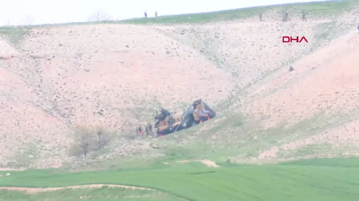 Ankara’da Kaza Yapan Helikopterde İncelemeler Devam Ediyor: 5 Personel Sağ Salim Kurtarıldı