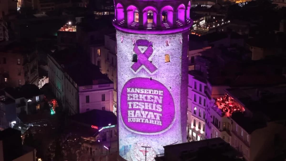 Galata Kulesi Kanser Farkındalığı İçin Mor Renkle Aydınlatıldı