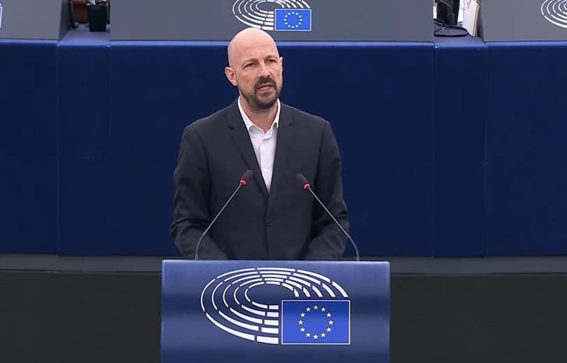 Marc Botenga’dan Çarpıcı Açıklamalar: ‘Bombalar Demokrasi Getirmez!’
