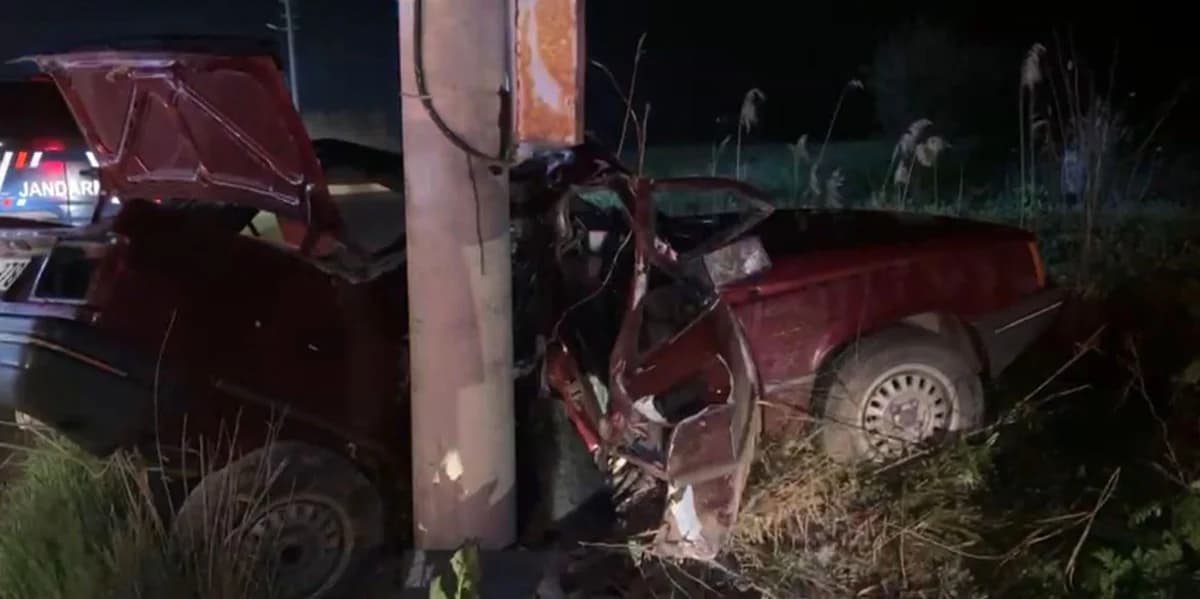 Tavşanlı’da Feci Kaza: Beton Direğe Çarpan Otomobilin Sürücüsü Hayatını Kaybetti