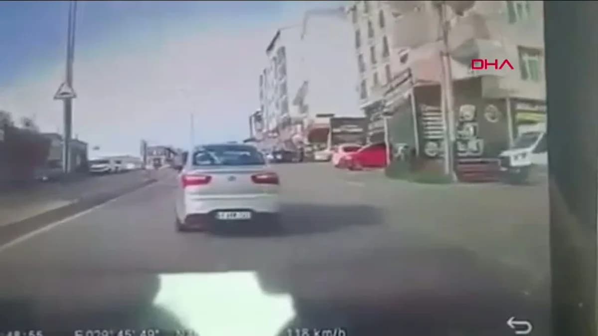 Kocaeli’de Kaldırıma Çarpan Sürücü: “Uyuyakaldım”