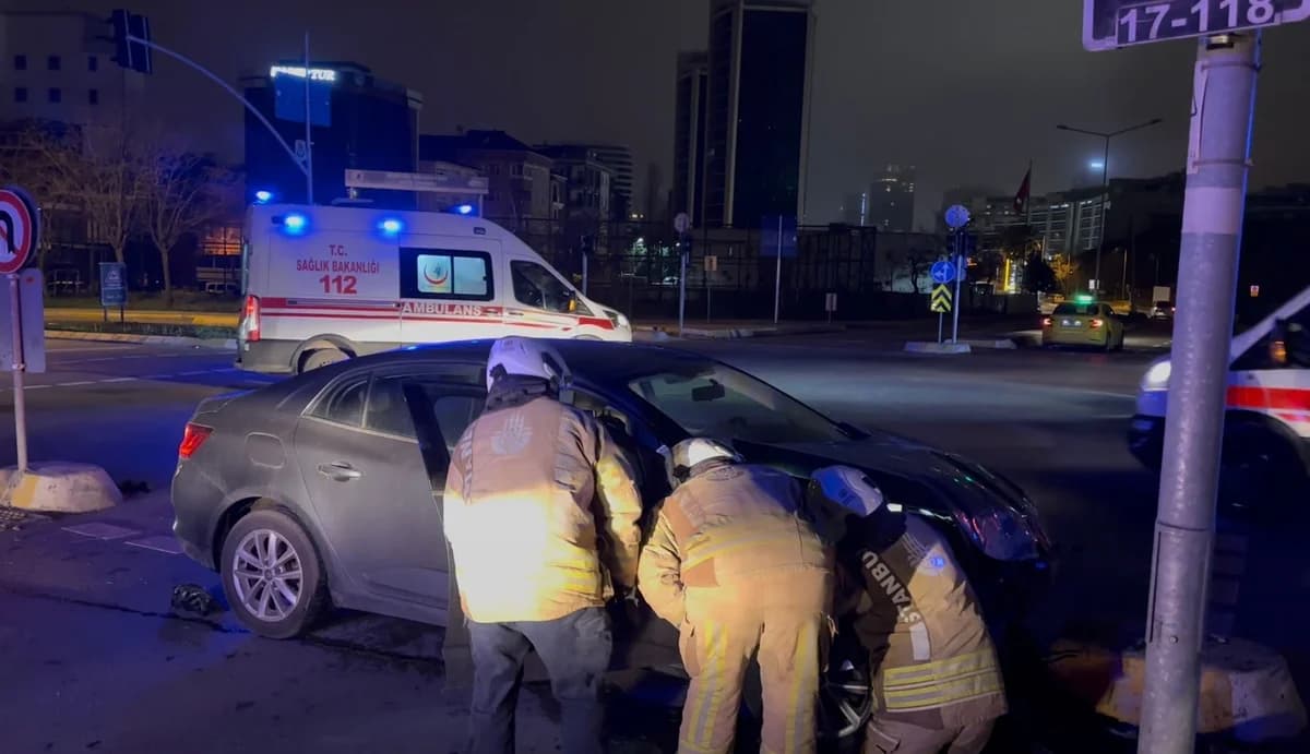 Kartal’da İki Araç Çarpıştı, 4 Kişi Yaralandı