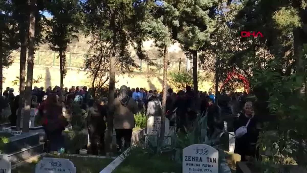 Mersin’de Boşanma Sürecindeki Kadın Cinayeti: Songül Aktekin Son Yolculuğuna Uğurlandı