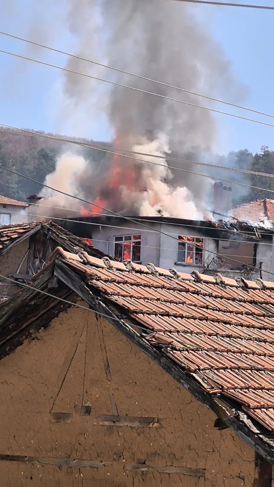 Kütahya’da Ev Yangını Köylülerin Müdahalesiyle Kontrol Altına Alındı