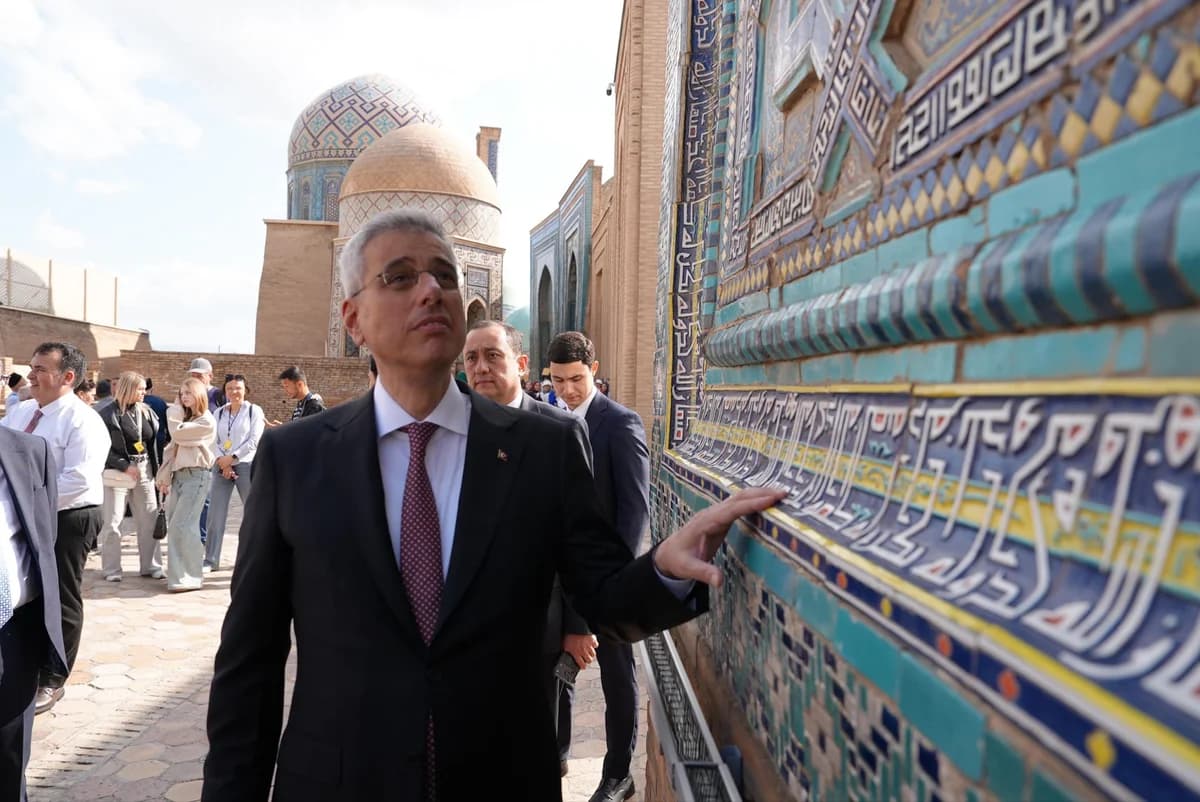 Bakan Memişoğlu, Semerkand’daki Şah-ı Zinde Nekropolü’nü Ziyaret Etti