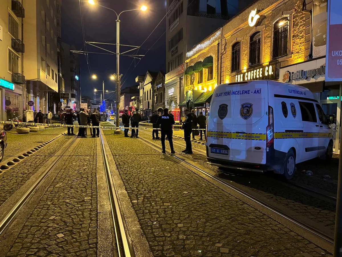 İzmit’te Eğlence Mekanına Silahlı Saldırı: 2 Ölü, 3 Yaralı