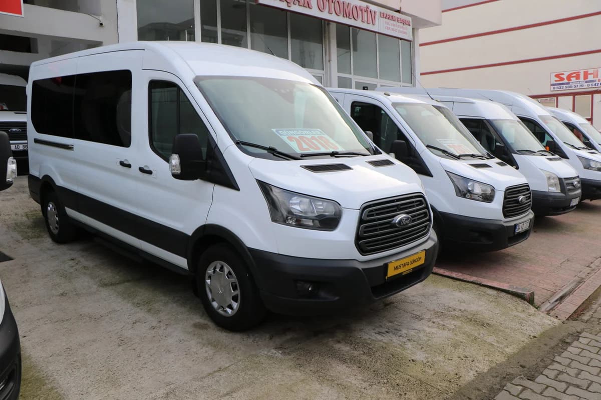 İkinci El Minibüsler Terme’de Yenileniyor: Türkiye’ye Aylık 650 Araç Satılıyor