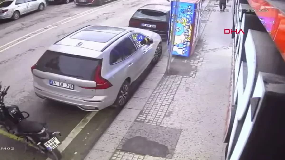 Eskişehir’de Rüzgarın Vahşi Dansı: Cam Kırıkları Başa İsabet Etti, O Anlar Kameralara Yansıdı
