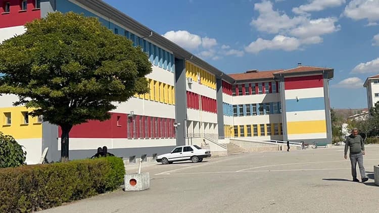Okul Bahçesinde Müdüre Darp Olayı: Güvenlik Önlemleri Artırılacak