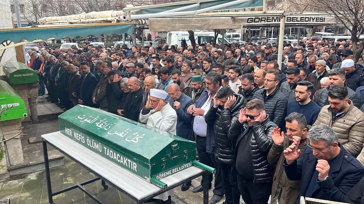 Zincirleme Trafik Kazasında Hayatını Kaybeden Baba ve İki Oğlu Son Yolculuklarına Uğurlandı