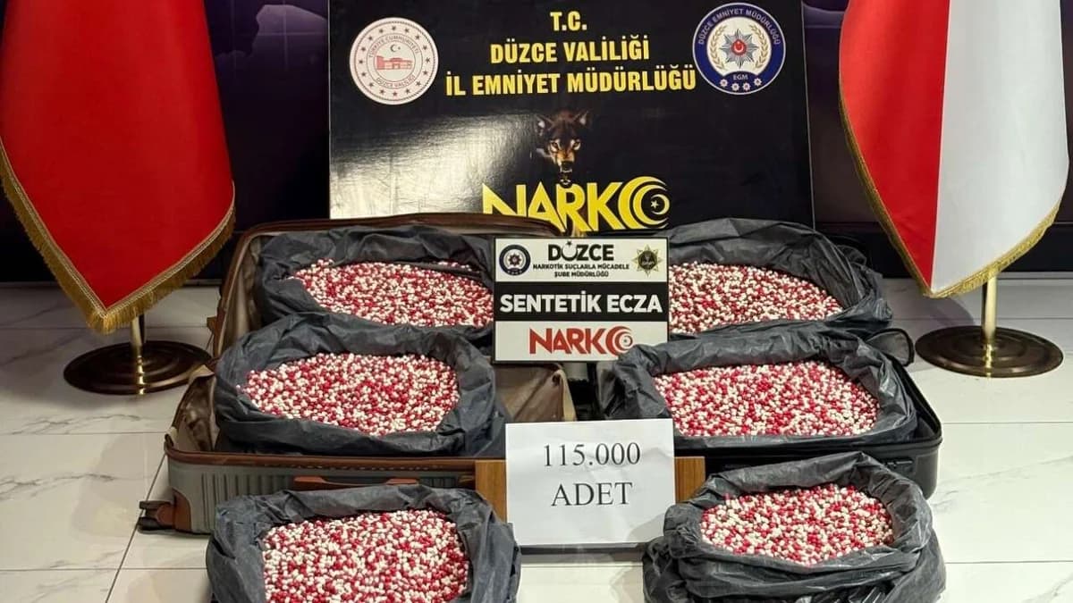 Düzce'de durdurulan araçta 115 bin sentetik hap bulundu