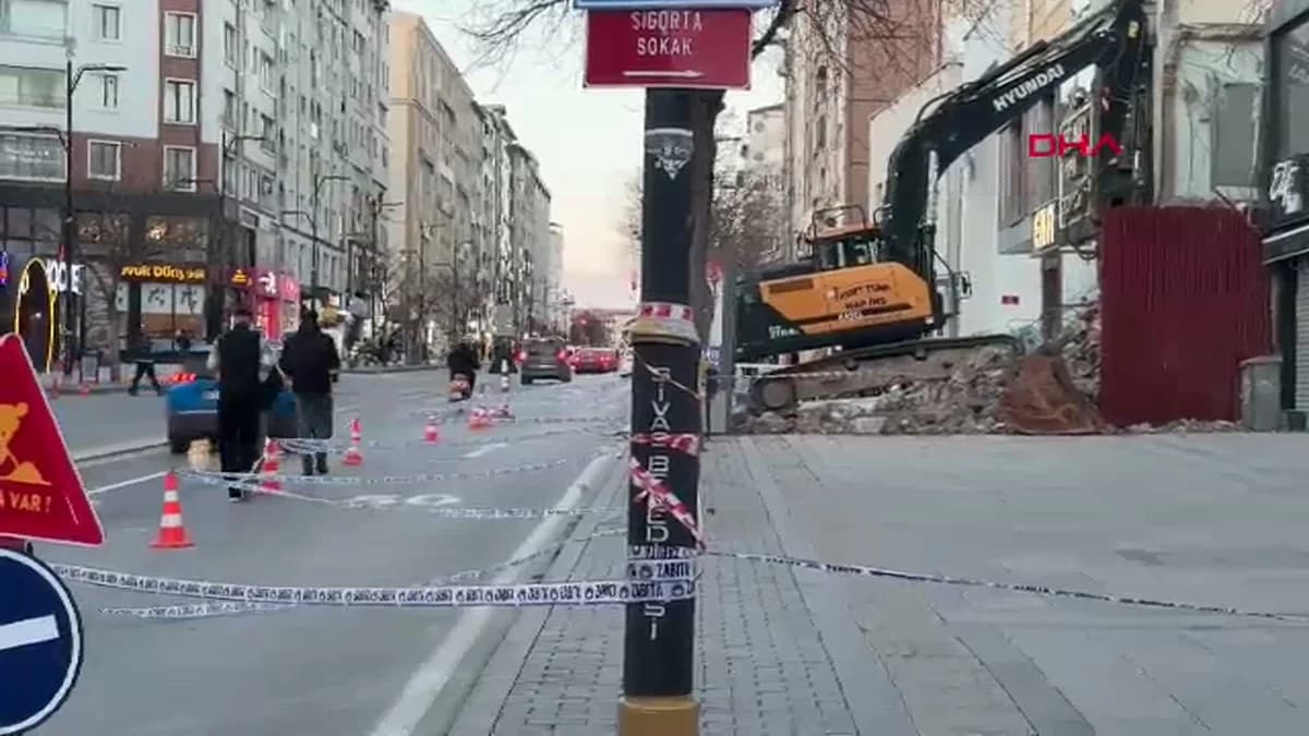 Sivas’ta Binanın Yıkımı Sırasında Komşu Apartmana Zarar Verildi