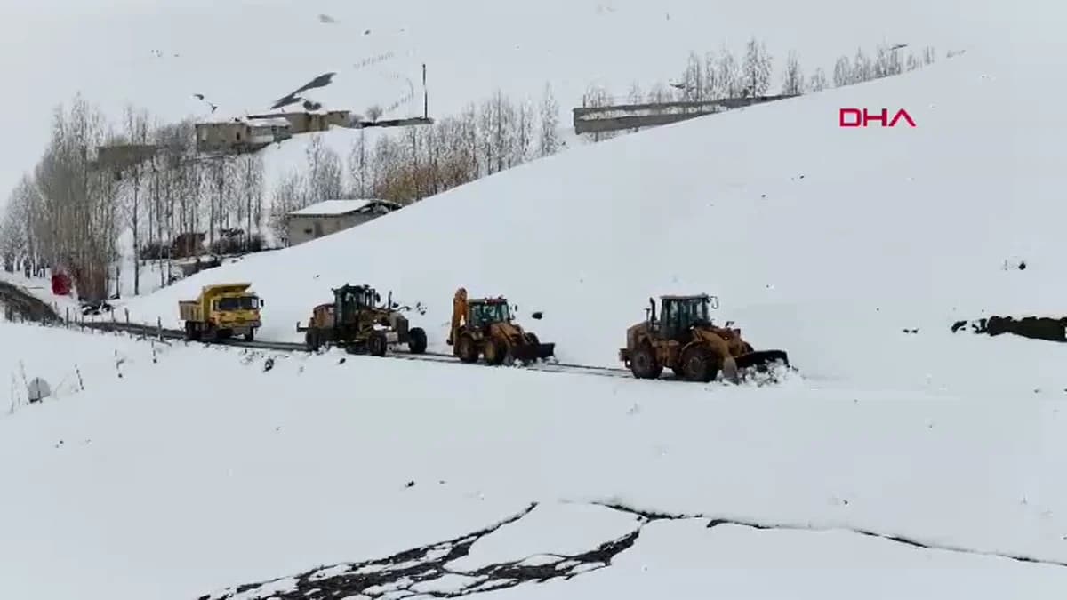 Van’da Kar Yağışı Sonrası 93 Yerleşim Yeri Ulaşıma Açıldı
