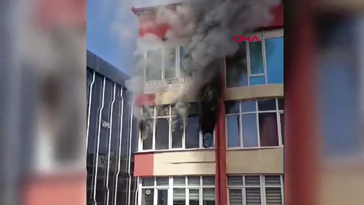 Aksaray’da Korkutan Apartman Yangını: Daire Küle Döndü, Tahliye Başladı