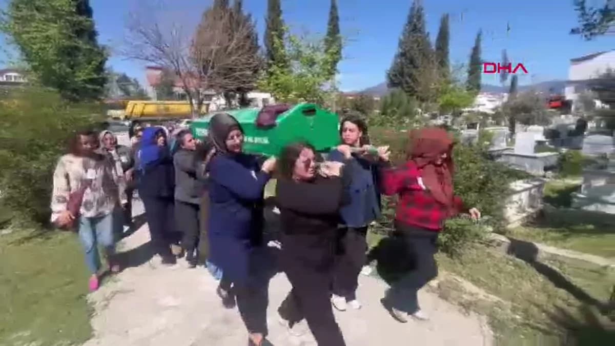 Muğla’da Eşi Tarafından Öldürülen Sermin Bacak’ın Cenazesi Kadınlar Tarafından Taşındı