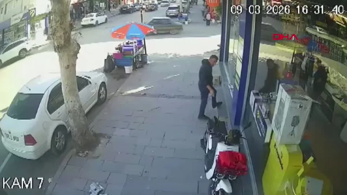 Adana’da Otomobil ve Motosiklet Çarpıştı: 1 Kişi Yaralandı