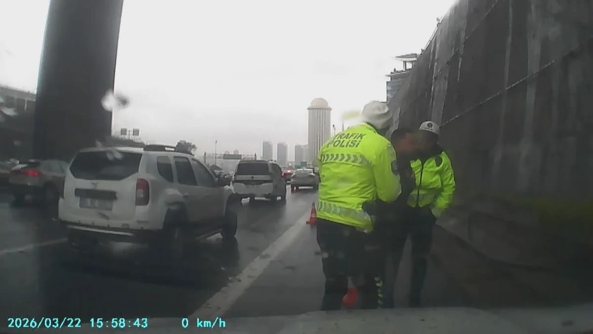 İstanbul’da Boğazında Şeker Kaçan Sürücüyü Polis Kurtardı