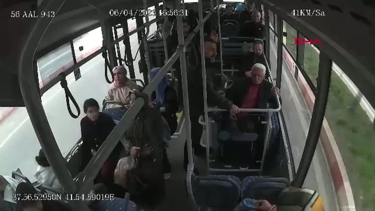Siirt’te Belediye Şoföründen Örnek Davranış: Fenalaşan Yolcuyu Hastaneye Yetiştirdi