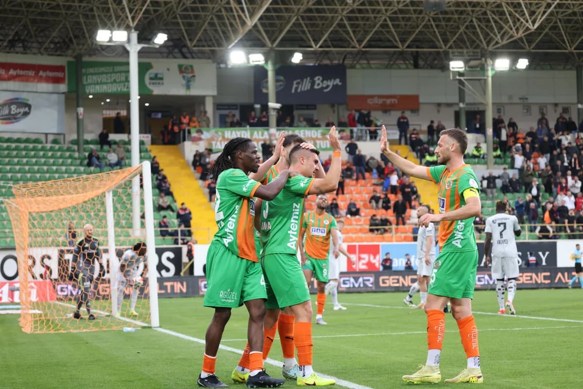 Corendon Alanyaspor, Kocaelispor’u 5-0 Yenerek Fark Yaratıyor