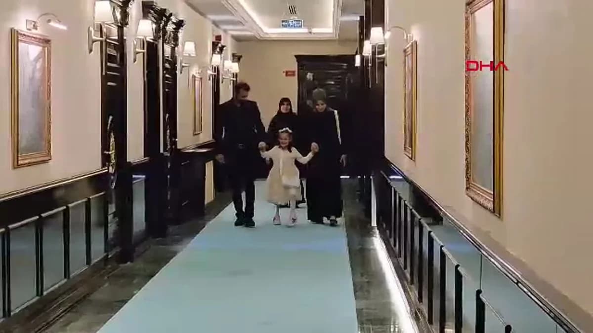 Zeynep, Deprem Sonrası Hayata Prostetik Bacağıyla Tutundu