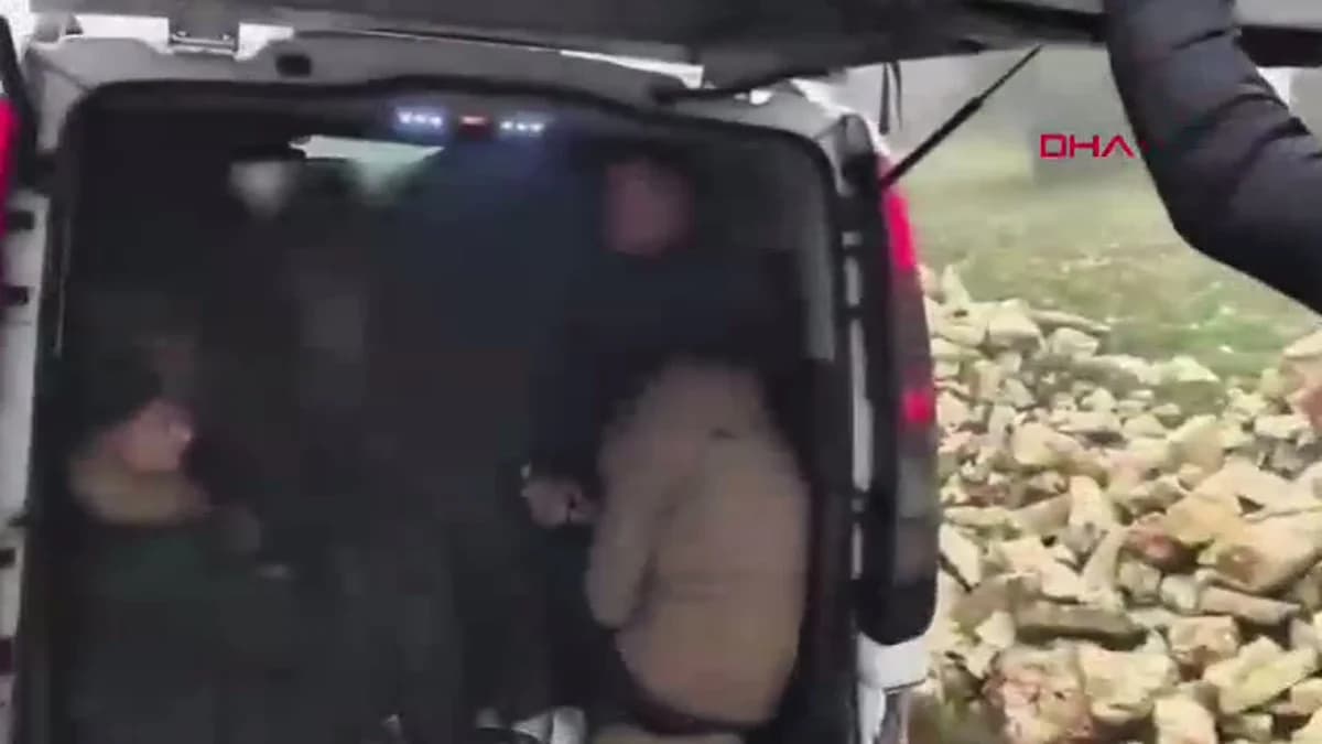 Hatay’da Düzensiz Göçmen Operasyonu: 52 Yakalandı, 12 Organizör Tutuklandı