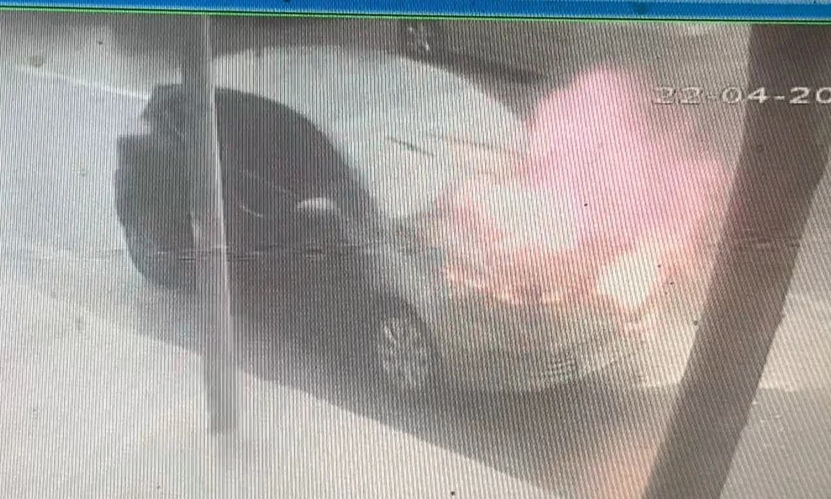 Avcılar’da Seyir Halindeki Otomobil Alevlere Teslim Oldu: Su Tankeriyle Söndürüldü