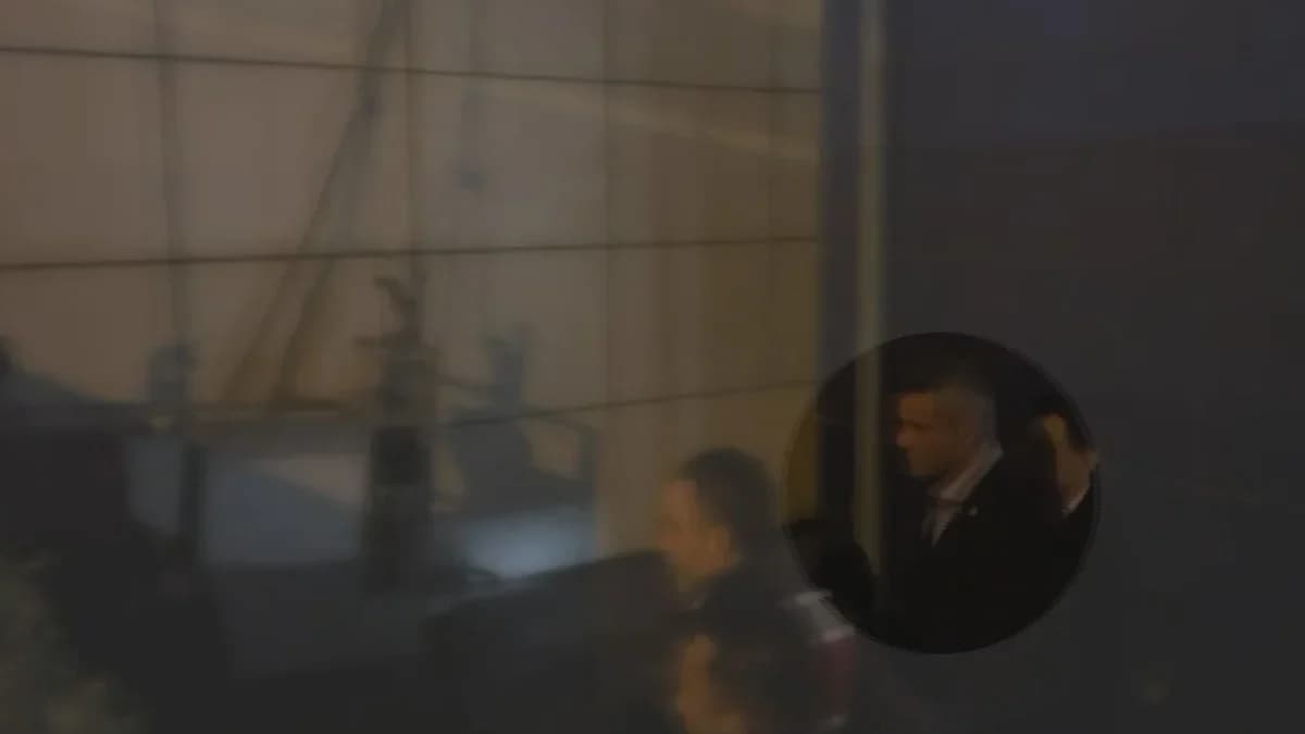 Sadettin Saran jandarma eşliğinde gözaltında objektiflere yansıdı