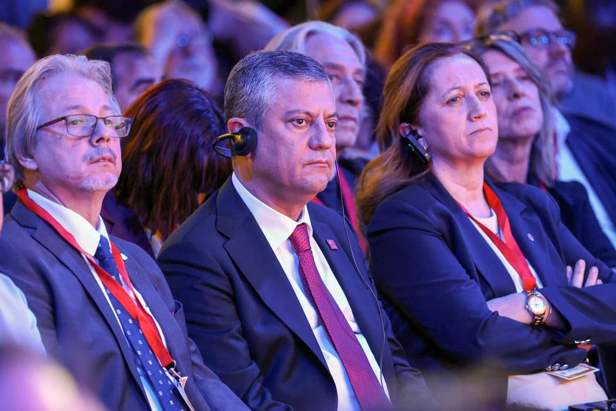 Özgür Özel, İspanya’da GPM İlerici Kentler Oturumu’na Katıldı