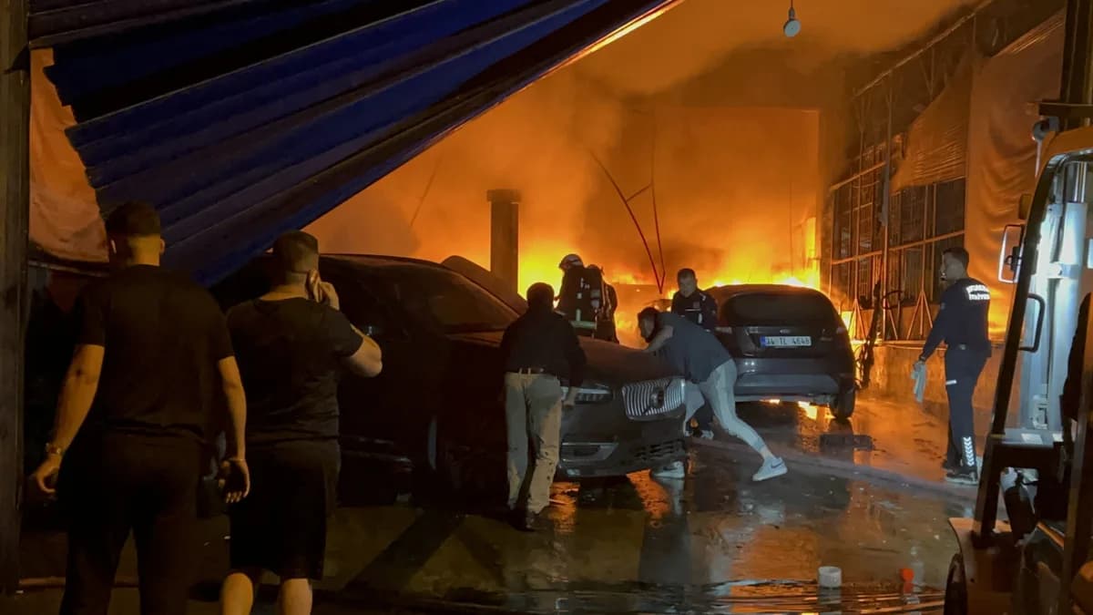 Antalya’da Otomobil Tamirhanesinde Korkutan Yangın: 5 Araç Kül Oldu, 15 Araç Hasar Gördü