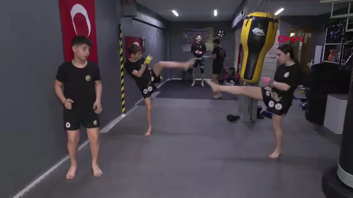 Kick Boks Şampiyonu Yeliz Koblay Tekin, Çocuklarını Kendisiyle Beraber Büyütüyor