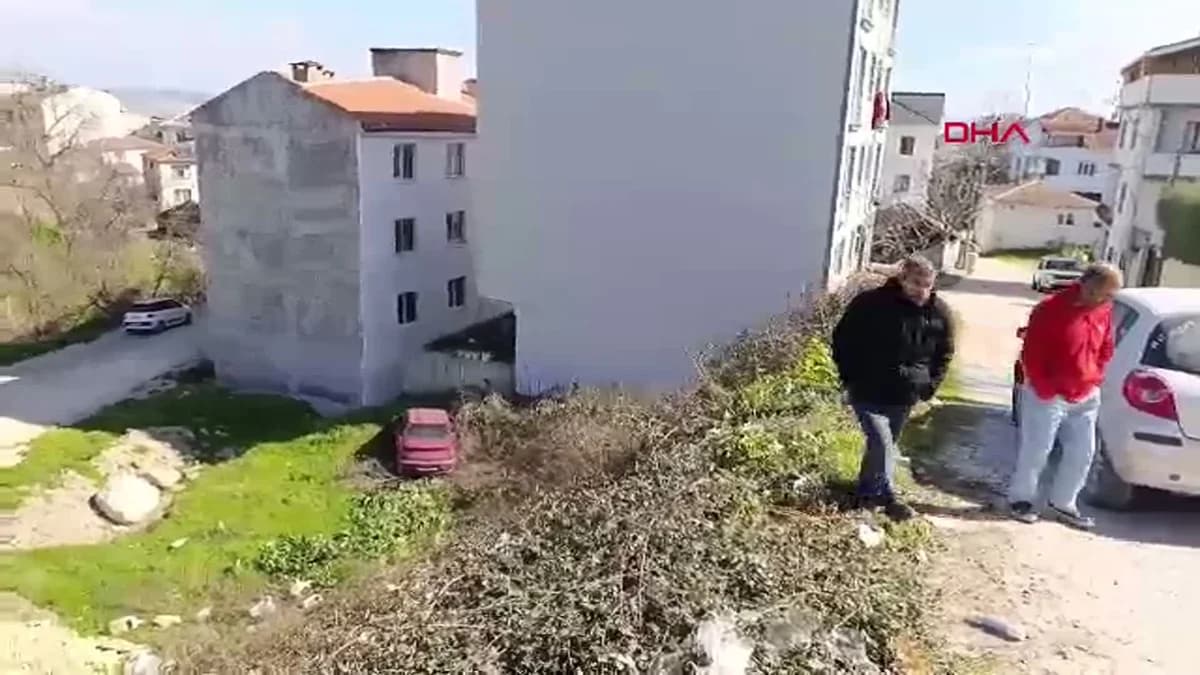 Bursa’da Freni Boşalan Otomobil Şarampole Uçtu, Baba ve Oğul Yaralandı