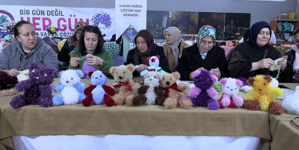 Sevgiyle Örülen Ayıcıklar: Kadınlar Minik Kalpler İçin Bir Araya Geldi