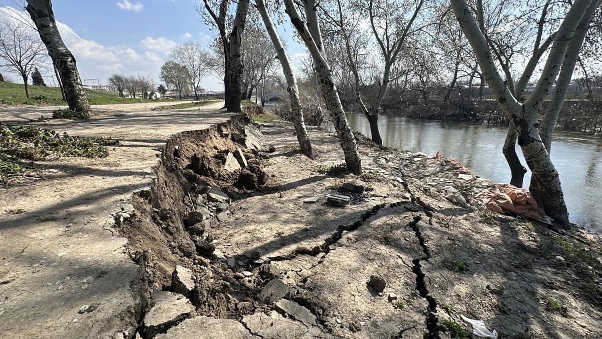 Edirne’de Tunca Nehri’nde Taşkın Sonrası Çatlak ve Göçükler Oluştu