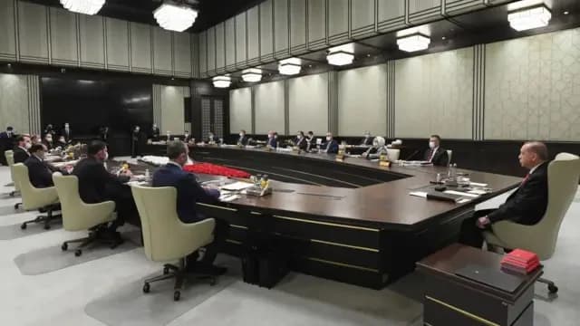 Meclis kulislerinde soğuk rüzgar: Kabine değişikliği öncesi dikkat çeken gelişmeler