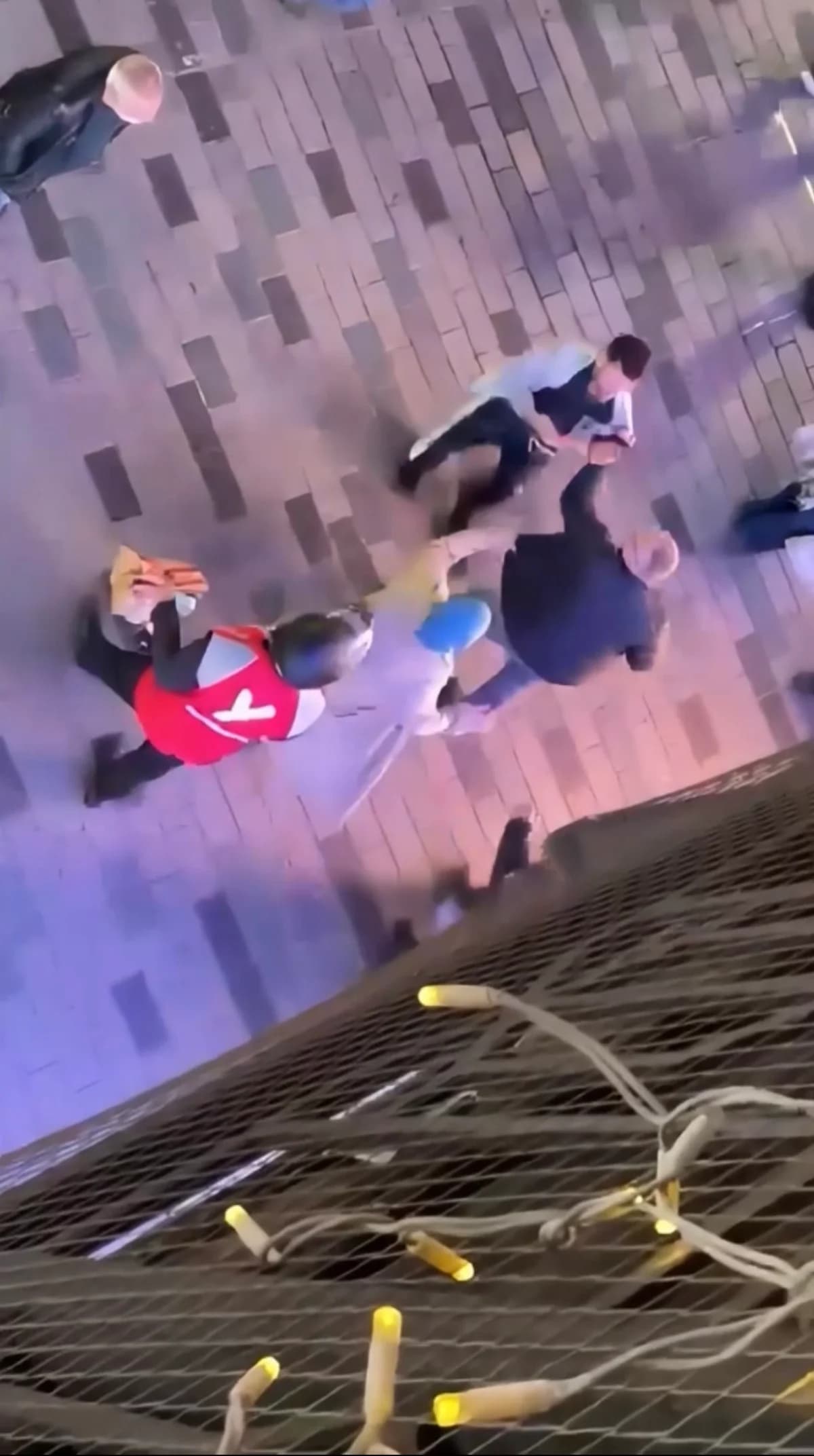 İstiklal Caddesi’nde Kargaşa: Güvenlik Görevlisi ve Mahmut G. Arasındaki Kavga Teyzesinin Müdahalesiyle Büyüdü