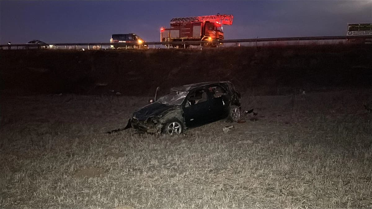 Kütahya’da Feci Kaza: Bariyerleri Aşan Araç Tarlaya Uçtu