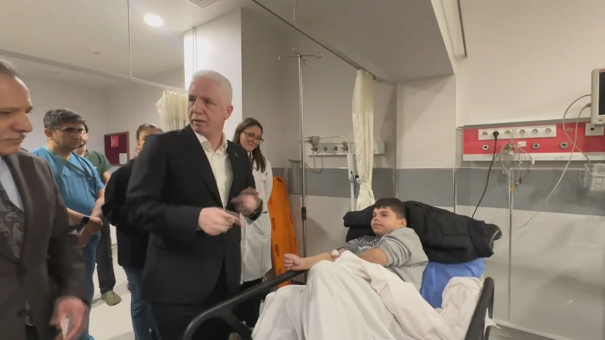 Vali Gül, Fatih’te Çöken Binaların Yaralılarını Ziyaret Etti