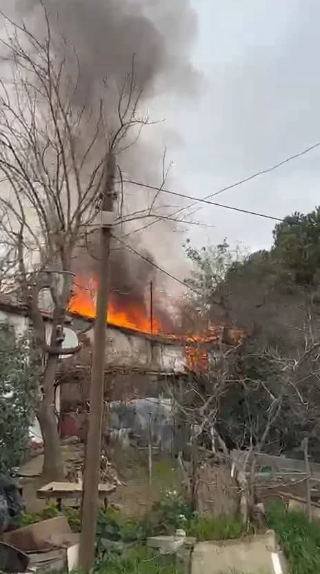 Pendik’te Gecekonduda Çıkan Yangın Korkuttu