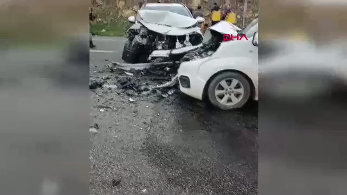 Diyarbakır’da Trafik Kazası: Hafif Ticari Araç ve Cip Çarpıştı, 6 Yaralı
