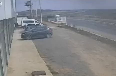 Çatalca’da Kamyonun Refüje Çarpması Sonucu Şoför Yaralandı