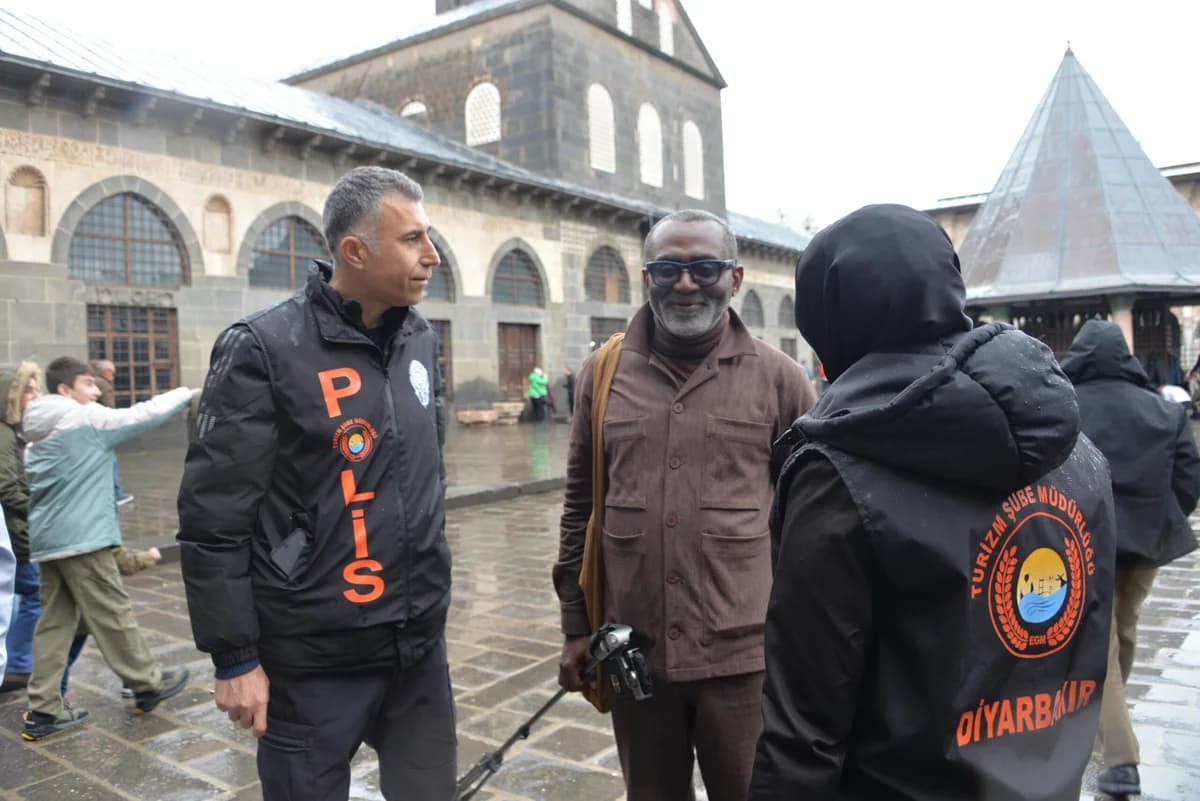 Diyarbakır’da Turizm Polisi, Bayramda 7 Dilde Hizmet Veriyor