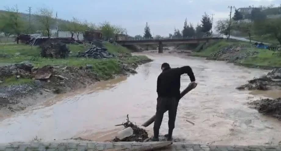 Gaziantep’te Şiddetli Yağış Yolları Göle Çevirdi