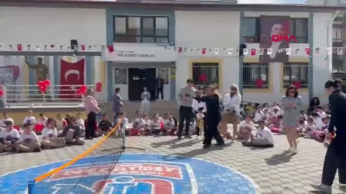 İzmir’de Eski Milli Tenisçi İpek Soylu, Öğrencilere İlham Verdi