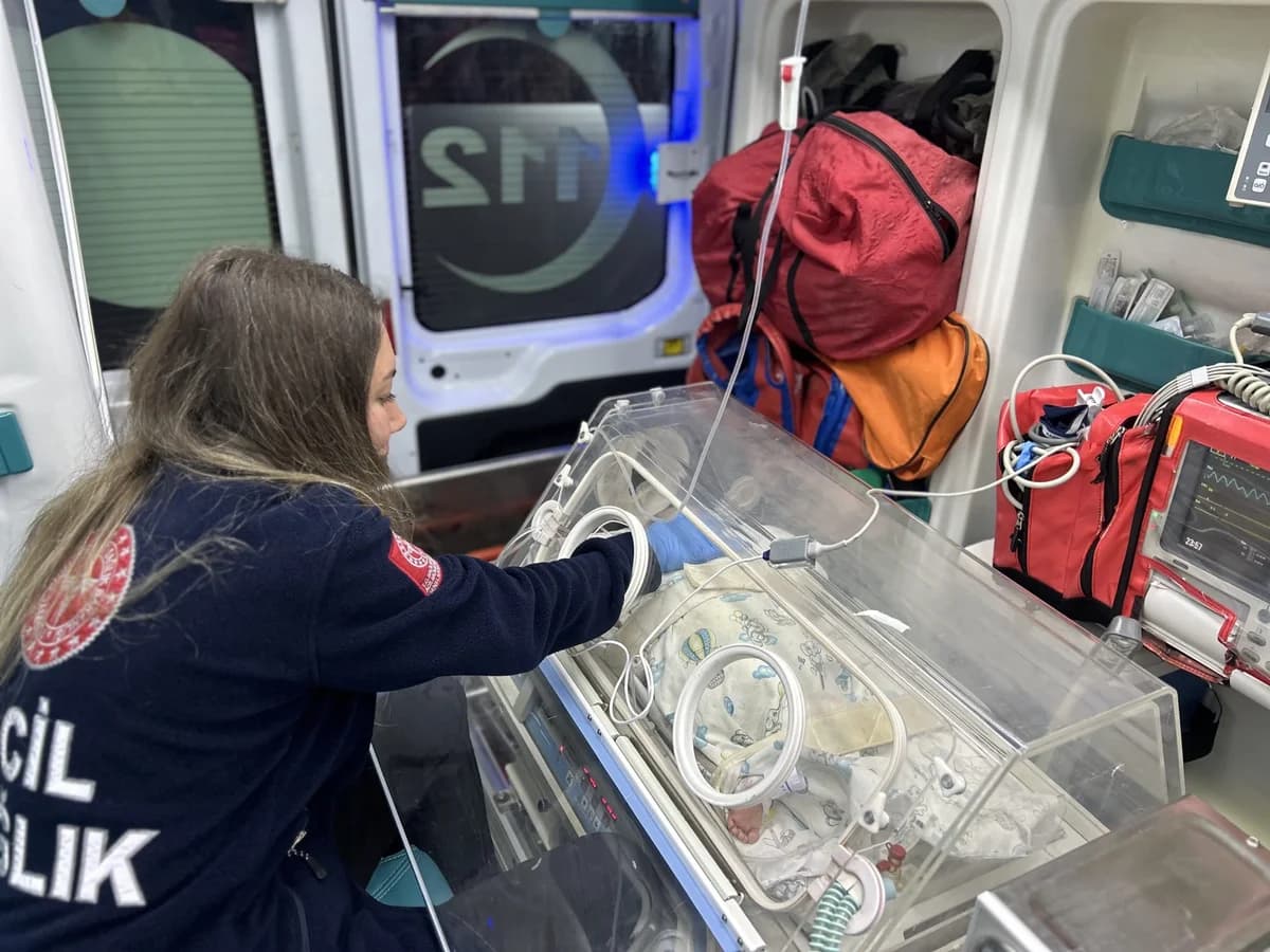 Çanakkale’de 54 Günlük Bebek, Ambulans Uçak ile Ankara’ya Sevk Edildi
