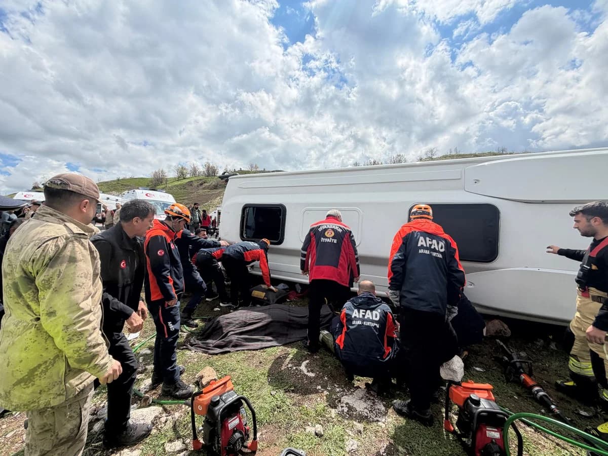Diyarbakır’da Midibüs Devrildi: 1 Kayıp, 12 Yaralı