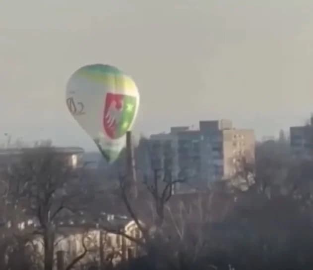 Polonya’da Sıcak Hava Balonu Apartmana Çarptı: 1 Kişi Hayatını Kaybetti