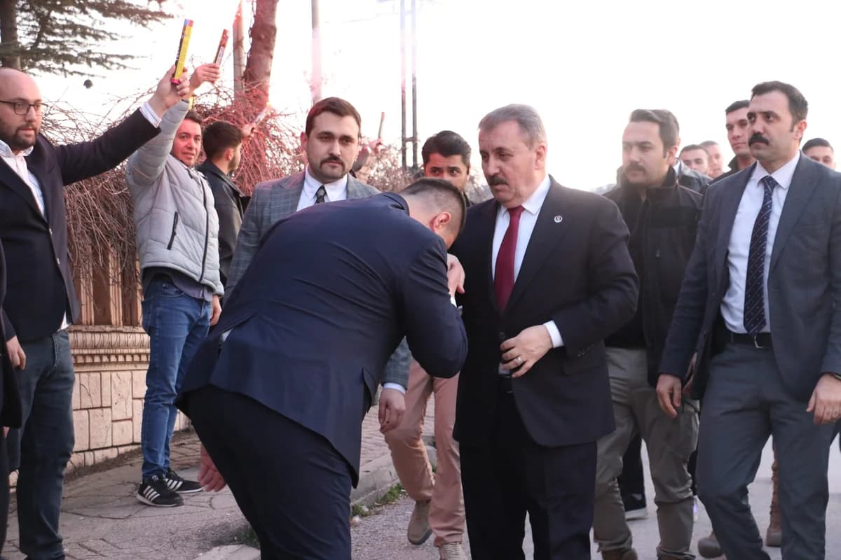 Mustafa Destici’den İran Füzeleri Üzerine Açıklama