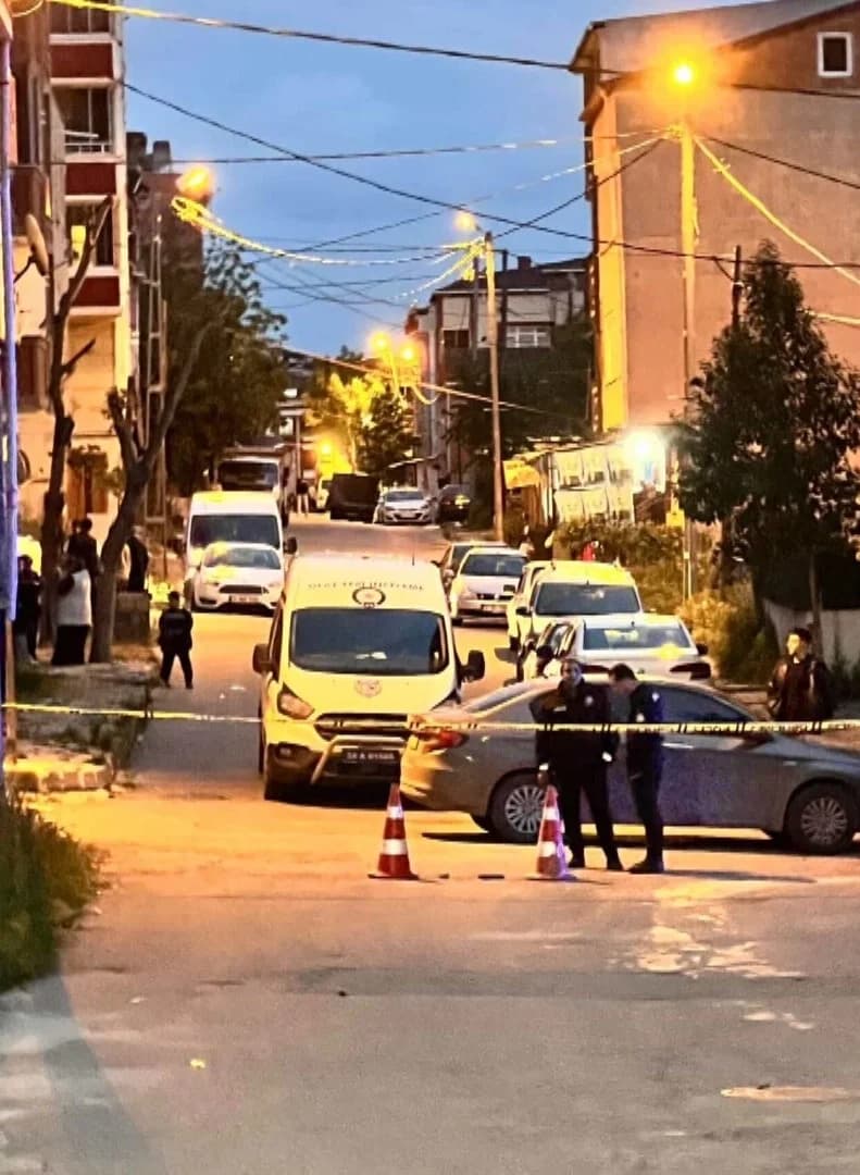 Arnavutköy’de Kanlı Aile Kavgası: Biri Ağır Yaralı, Kuzen ve Enişte Gözaltında